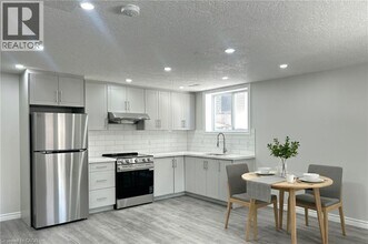 26 Watervale Dr in Kitchener, ON - Building Photo - Building Photo