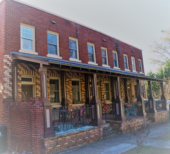 105 Neal St