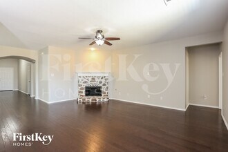 9349 Comanche Ridge Dr, Unit 317 in Fort Worth, TX - Building Photo - Building Photo