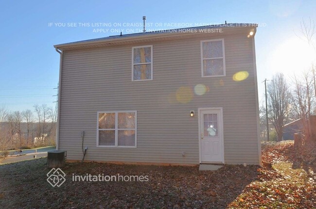 10 Riverside St in Lowell, NC - Building Photo - Building Photo