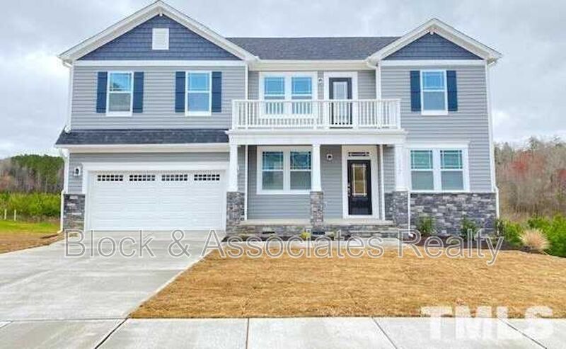 132 Montasel Ct in Fuquay Varina, NC - Building Photo