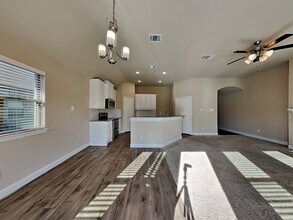 633 Comal Dr in Crandall, TX - Building Photo - Building Photo