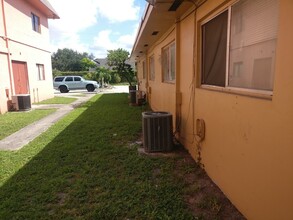 7380 NW 38th St in Hollywood, FL - Building Photo - Building Photo