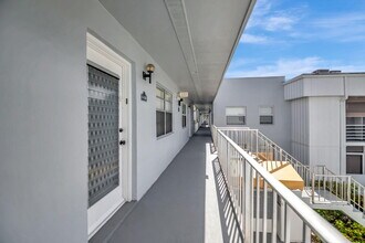 129 Normandy Ln in Delray Beach, FL - Building Photo - Building Photo