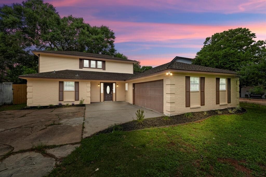 1819 Redwood Ct in Sugar Land, TX - Building Photo