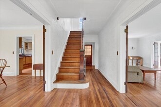 171 Goldens Bridge Rd in Bedford, NY - Foto de edificio - Building Photo