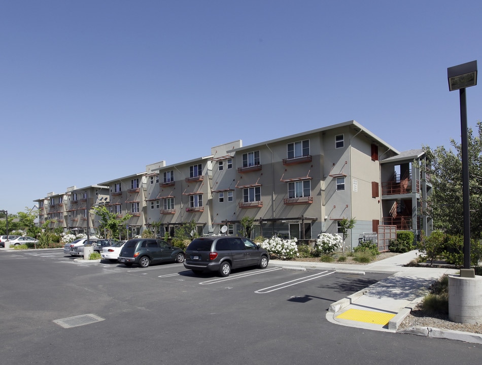 Eleanor Roosevelt Circle Apartments in Davis, CA - Building Photo