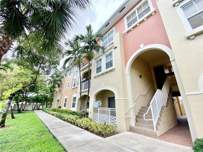 10885 NW 89th Terrace in Doral, FL - Building Photo - Building Photo