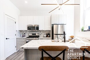 2741 W Division St, Unit 2R in Chicago, IL - Building Photo