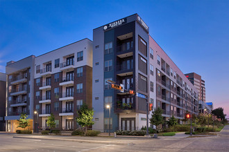 Windsor CityLine in Richardson, TX - Foto de edificio - Building Photo