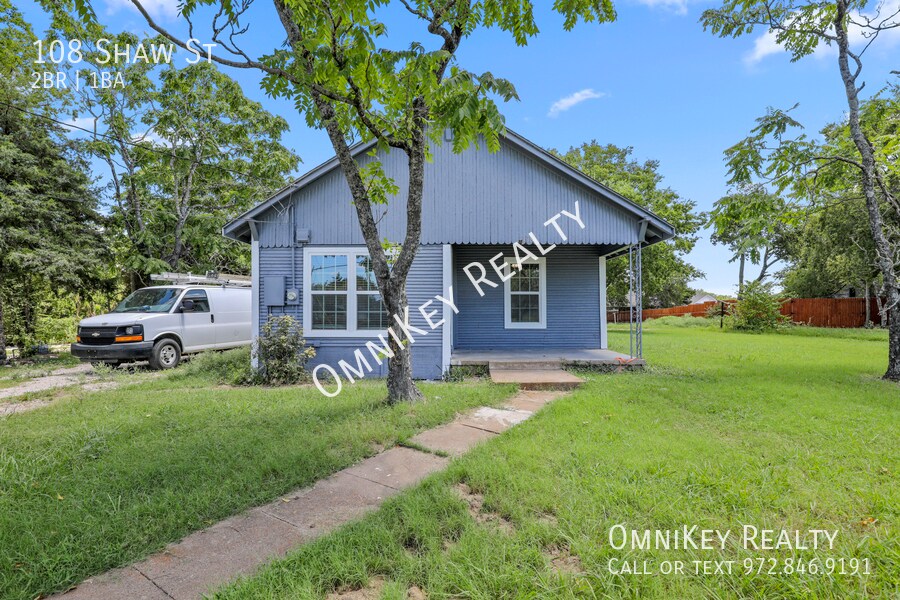 108 Shaw St in Tom Bean, TX - Foto de edificio