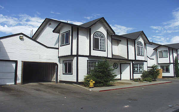 New Century Townhomes in Turlock, CA - Building Photo - Building Photo