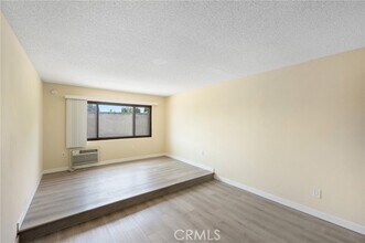 16226 Vanowen St-Unit -207 in Los Angeles, CA - Foto de edificio - Building Photo