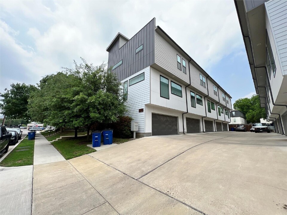 4205 Delano Pl in Dallas, TX - Building Photo