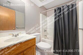 2610 Briarwood Ct SE in Kentwood, MI - Foto de edificio - Building Photo