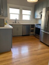305 Hanover Ave in Oakland, CA - Building Photo - Building Photo