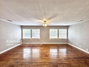 208 Florence Dr in Austin, TX - Building Photo - Building Photo