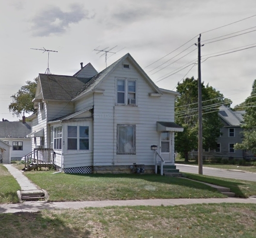 102 South St in Waterloo, IA - Building Photo