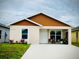 1434 Las Villas Blvd in Sebring, FL - Building Photo
