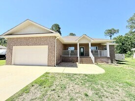2140 Trevor Cir in Milton, FL - Building Photo