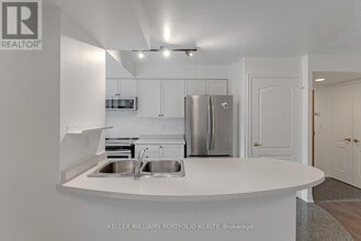 30 Hayden St in Toronto, ON - Building Photo - Building Photo