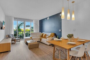 2602 E Hallandale Beach Blvd in Hallandale Beach, FL - Building Photo