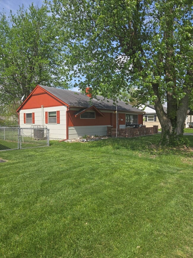 604 Carol Dr in Greenwood, IN - Building Photo - Building Photo