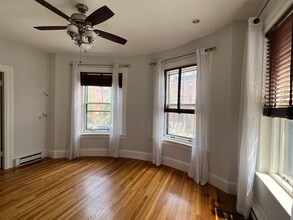 586 Massachusetts Ave, Unit 1R in Boston, MA - Foto de edificio - Building Photo