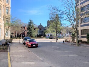 11 Englewood Ave, Unit 5 in Brookline, MA - Building Photo - Building Photo
