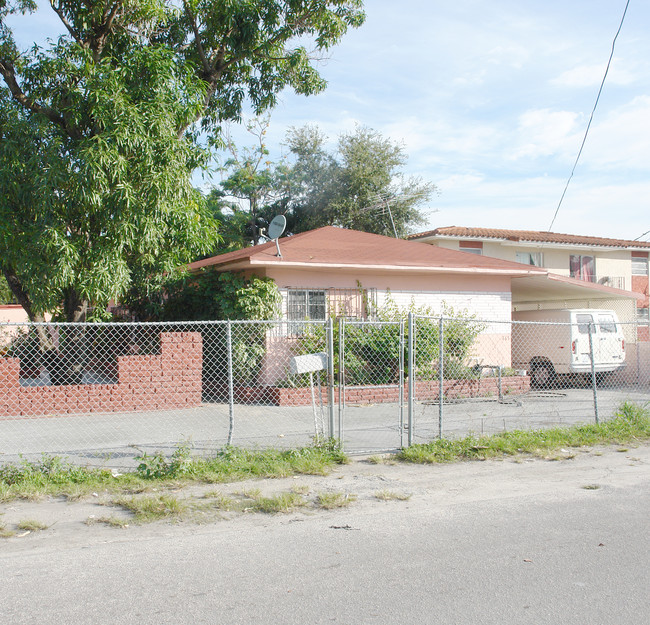 159-165 NE 56th St in Miami, FL - Building Photo - Building Photo