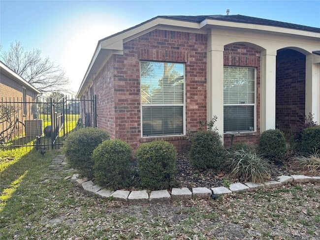 10715 Lyndon Meadows Dr in Houston, TX - Foto de edificio - Building Photo