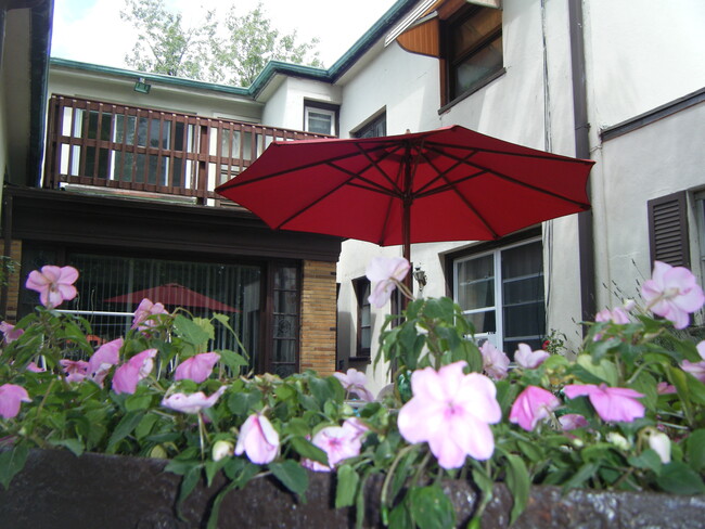 1833 Kensington Ave, Unit 1 in Cheektowaga, NY - Foto de edificio - Building Photo
