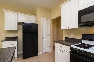 933 Huntsman Trce in Lawrenceville, GA - Building Photo - Building Photo