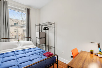 30 Meserole St in Brooklyn, NY - Building Photo - Building Photo