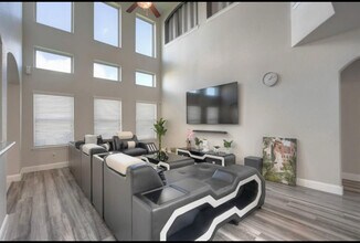 5555 Casa Martin Dr in Katy, TX - Foto de edificio - Building Photo