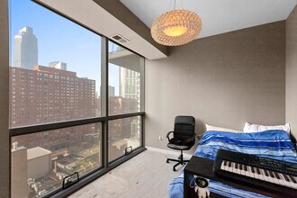 303 W Ohio St, Unit 3306 in Chicago, IL - Building Photo - Building Photo