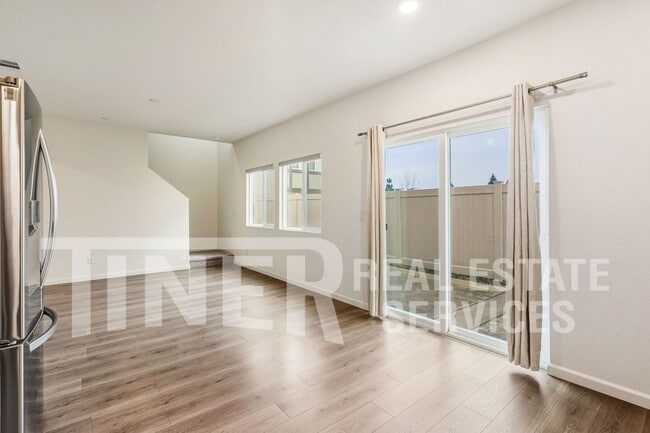 3867 Roseparke Way in Sacramento, CA - Building Photo - Building Photo