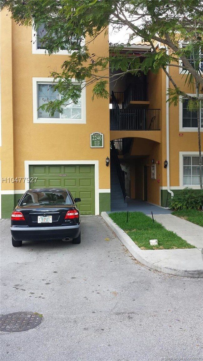 2201 W Preserve Way-Unit -107 in Miramar, FL - Foto de edificio - Building Photo