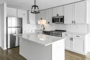 1770 1st St in Highland Park, IL - Building Photo