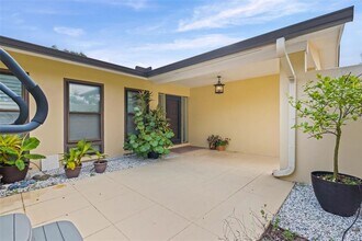 7215 Westmoreland Dr in Sarasota, FL - Building Photo - Building Photo