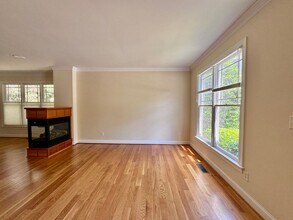 314 Charleston Ln in Chapel Hill, NC - Building Photo - Building Photo