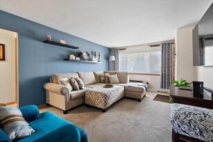 5506 W Oklahoma Ave, Unit Apt 2 in Milwaukee, WI - Building Photo