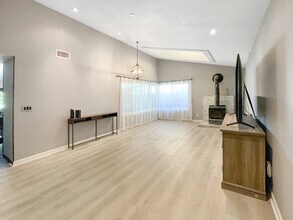 2611 Willow Ct in Simi Valley, CA - Building Photo - Building Photo