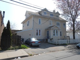 1042 Iranistan Ave in Bridgeport, CT - Building Photo
