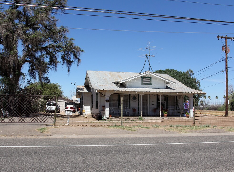 7518-7520 7524, 7530 N. 61st Ave in Glendale, AZ - Foto de edificio