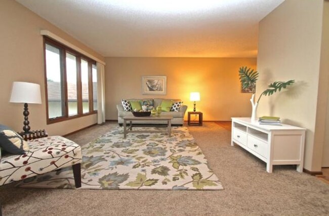 10221 Quebec Ave S in Minneapolis, MN - Building Photo - Building Photo