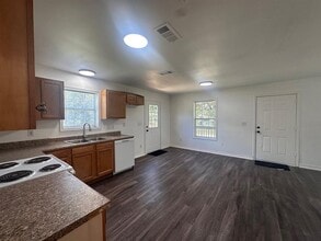 112 Palamino Ct in Paige, TX - Building Photo - Building Photo