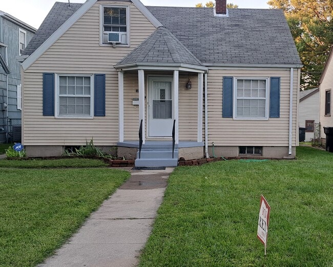 property at 1833 E Donald St