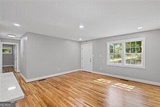 2889 Macon Dr SW in Atlanta, GA - Building Photo - Building Photo