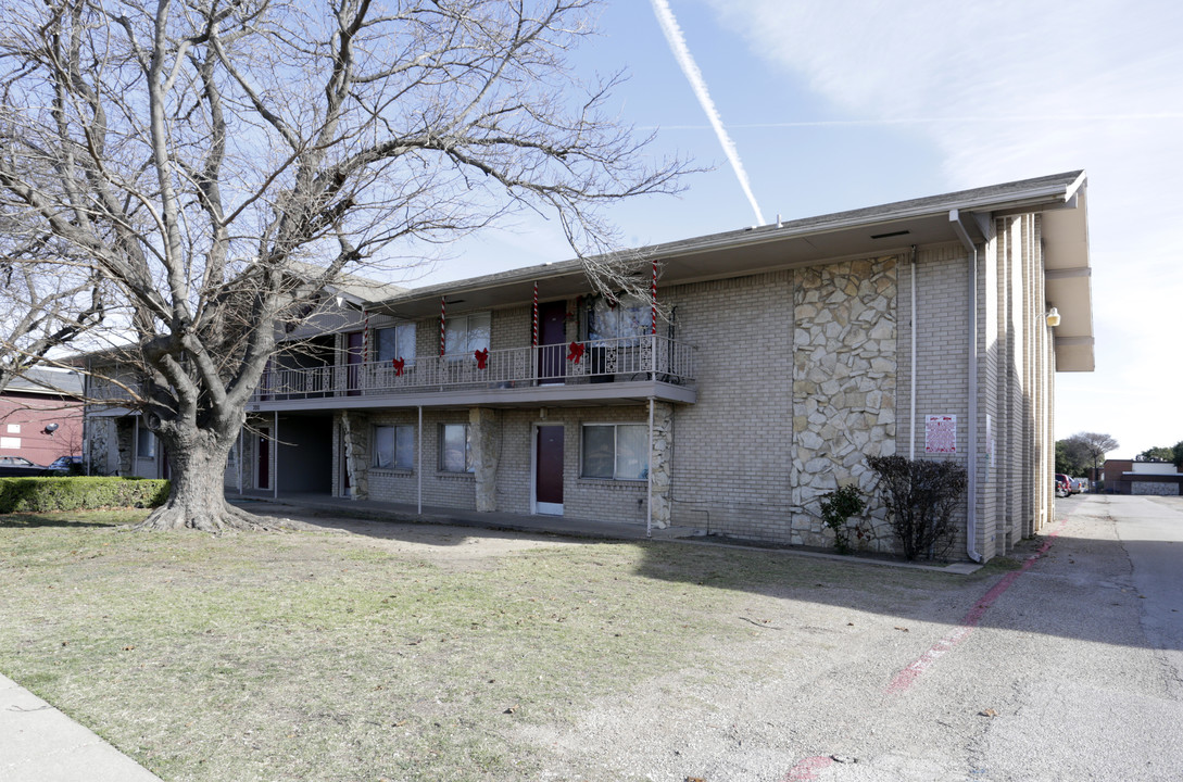 Parkaire Apartments in Garland, TX - Building Photo